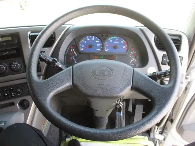 平成30年08月中古大型トラクタヘッド日産UDクオンの画像44