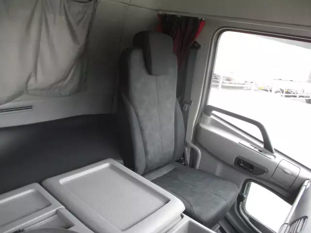 平成29年12月中古大型トラクタヘッド日産UDUDトラックスの画像53