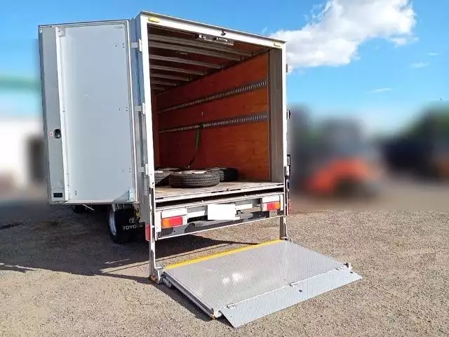 令和01年/平成31年11月中古小型アルミバン・ウィングトヨタダイナの画像11