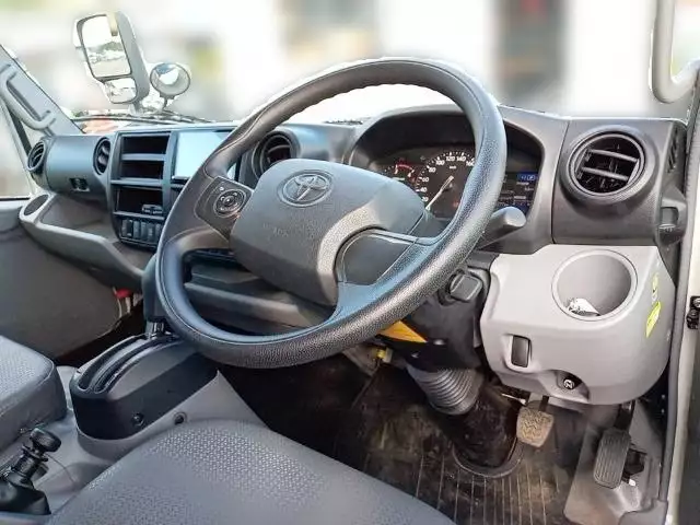 令和01年/平成31年11月中古小型アルミバン・ウィングトヨタダイナの画像5