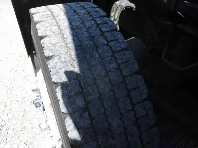 平成27年09月中古大型トラクタヘッド日産UDクオンの画像11