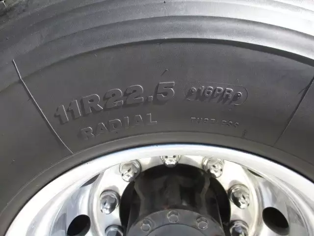 平成27年09月中古大型トラクタヘッド日産UDクオンの画像14