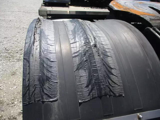 平成27年09月中古大型トラクタヘッド日産UDクオンの画像17