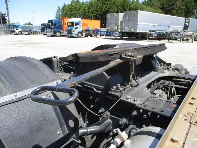 平成27年09月中古大型トラクタヘッド日産UDクオンの画像24