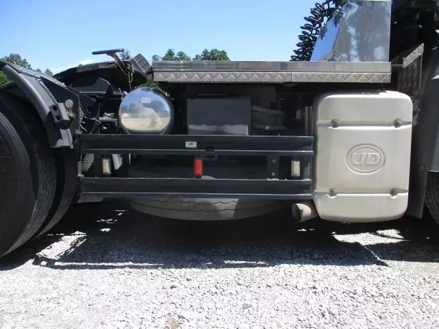 平成27年09月中古大型トラクタヘッド日産UDクオンの画像29