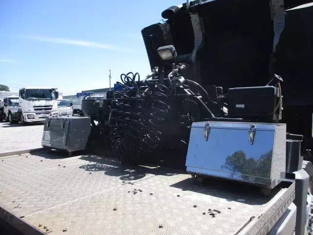 平成27年09月中古大型トラクタヘッド日産UDクオンの画像32