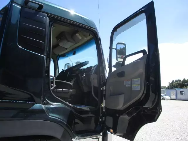 平成27年09月中古大型トラクタヘッド日産UDクオンの画像36