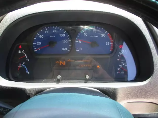 平成27年09月中古大型トラクタヘッド日産UDクオンの画像37