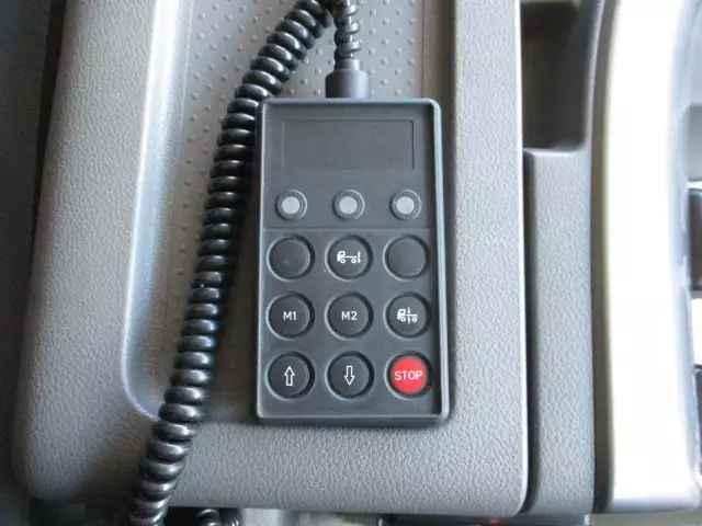 平成27年09月中古大型トラクタヘッド日産UDクオンの画像40