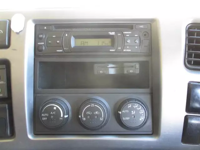 平成27年09月中古大型トラクタヘッド日産UDクオンの画像42