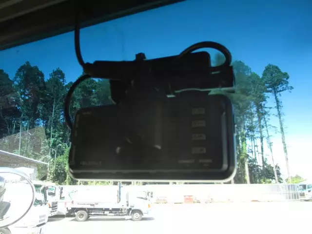 平成27年09月中古大型トラクタヘッド日産UDクオンの画像51