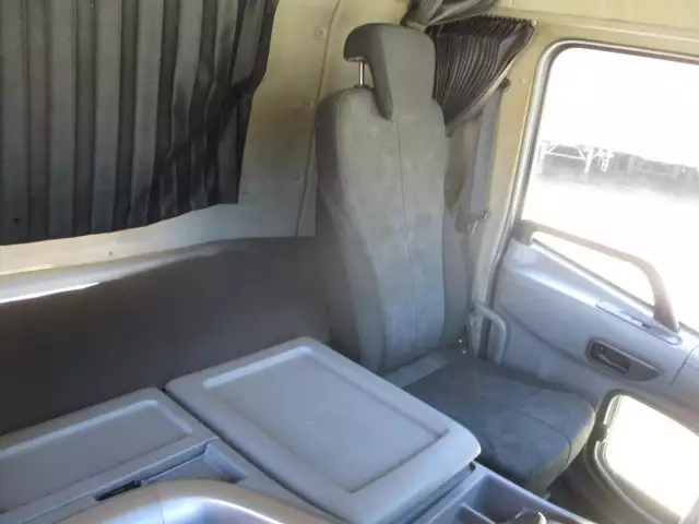 平成27年09月中古大型トラクタヘッド日産UDクオンの画像53