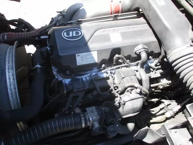 平成27年09月中古大型トラクタヘッド日産UDクオンの画像55