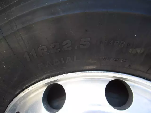 平成27年09月中古大型トラクタヘッド日産UDクオンの画像10