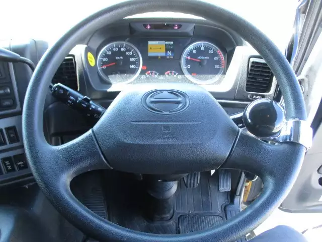 平成28年10月中古大型トラクタヘッド日野プロフィアの画像9