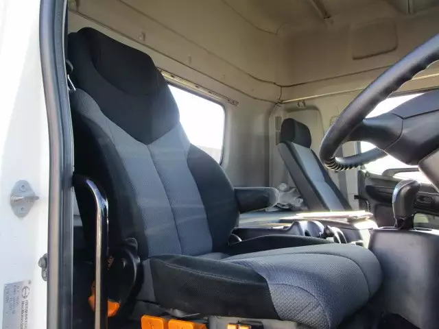 平成28年10月中古大型トラクタヘッド日野プロフィアの画像17