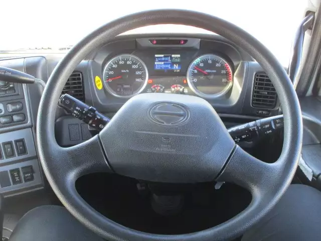 平成28年10月中古大型トラクタヘッド日野プロフィアの画像23