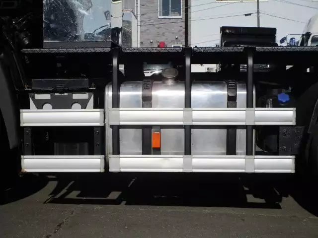 平成28年10月中古大型トラクタヘッド日野プロフィアの画像8