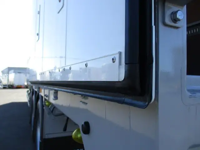 14m3軸ウイングトレーラー ダブルタイヤ リフトアクスル中軸残し 積載26,100kg 第五輪荷重11,130kg以上の画像41