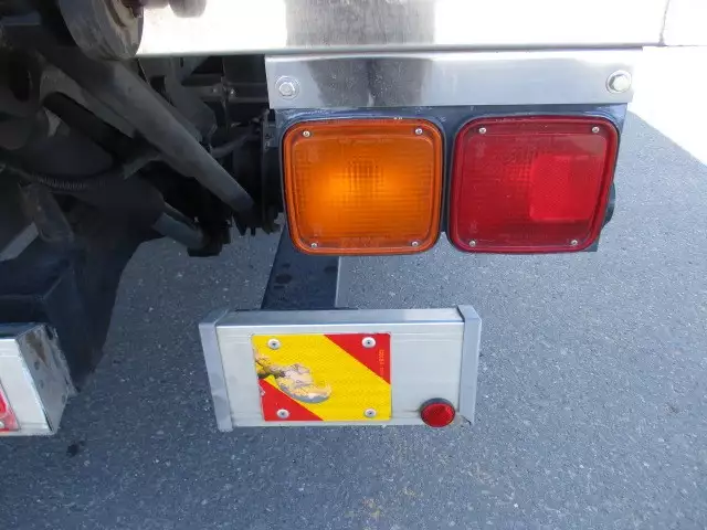 平成28年09月中古中型冷凍バン・ウィングいすゞフォワードの画像16