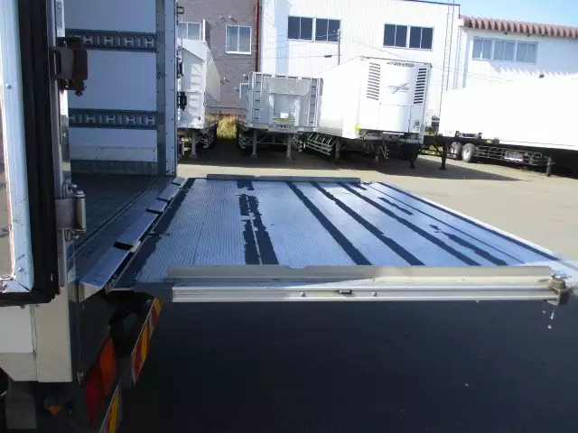 平成28年09月中古中型冷凍バン・ウィングいすゞフォワードの画像28