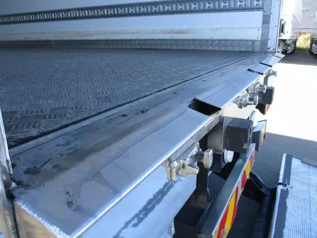 平成28年09月中古中型冷凍バン・ウィングいすゞフォワードの画像35