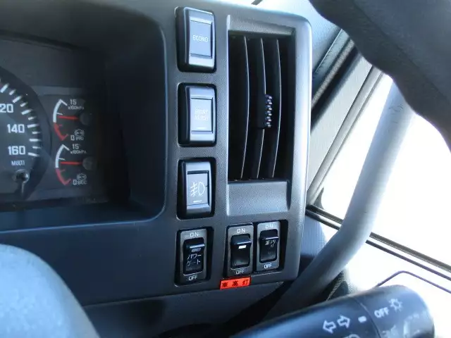 平成28年09月中古中型冷凍バン・ウィングいすゞフォワードの画像48