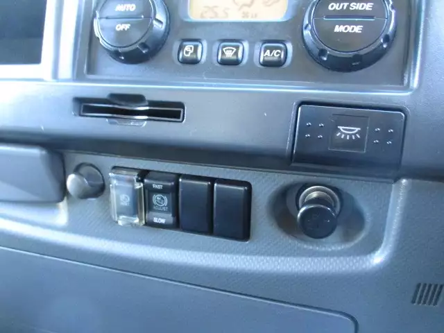 平成28年09月中古中型冷凍バン・ウィングいすゞフォワードの画像52