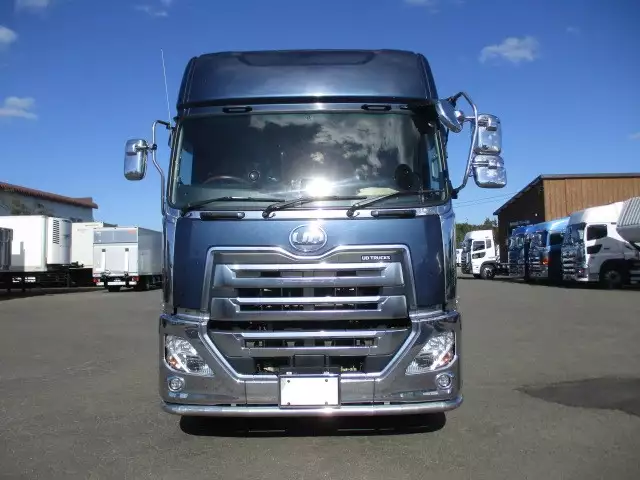 平成30年11月中古大型トラクタヘッド日産UDクオンの画像2