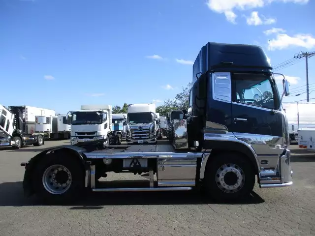 平成30年11月中古大型トラクタヘッド日産UDクオンの画像4