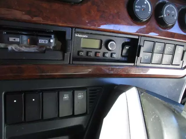 平成30年11月中古大型トラクタヘッド日産UDクオンの画像47