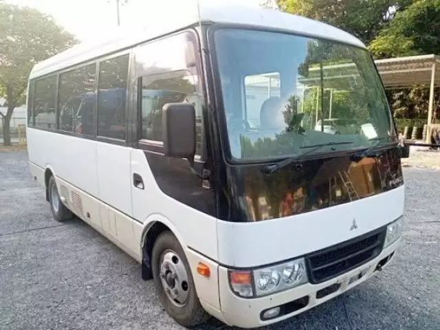 平成23年03月中古中型バス三菱ふそうローザの画像2