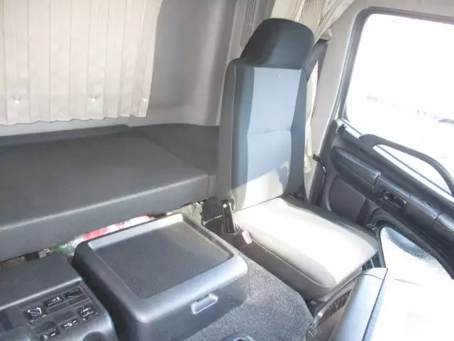 平成28年01月中古大型トラクタヘッド日野プロフィアの画像37