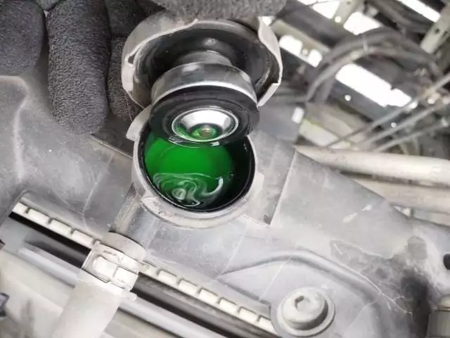 平成25年09月中古中型冷凍バン・ウィングいすゞフォワードの画像12