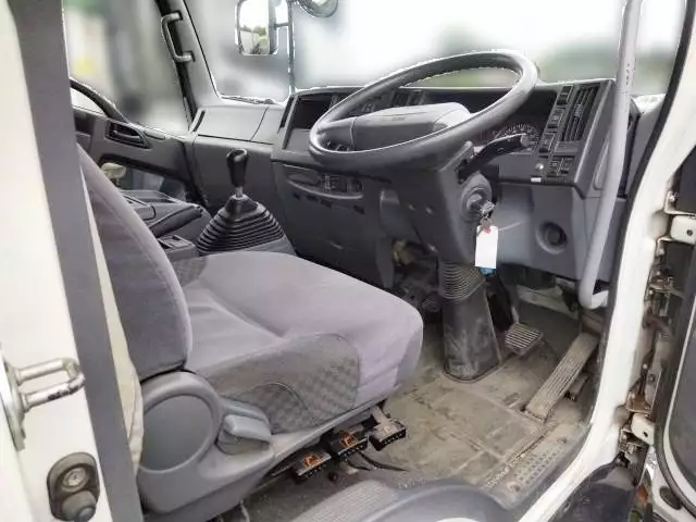 平成25年09月中古中型冷凍バン・ウィングいすゞフォワードの画像5