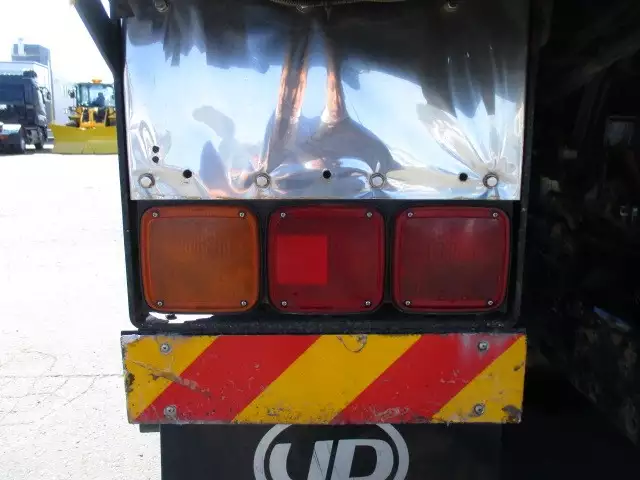 平成25年00月中古大型日産UDクオンの画像17