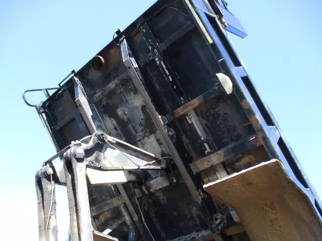 平成25年00月中古大型日産UDクオンの画像31