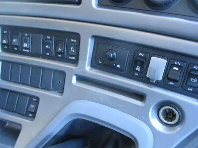 平成25年00月中古大型日産UDクオンの画像52