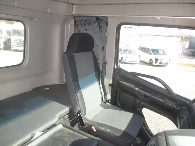 平成26年07月中古大型トラクタヘッド日野プロフィアの画像47