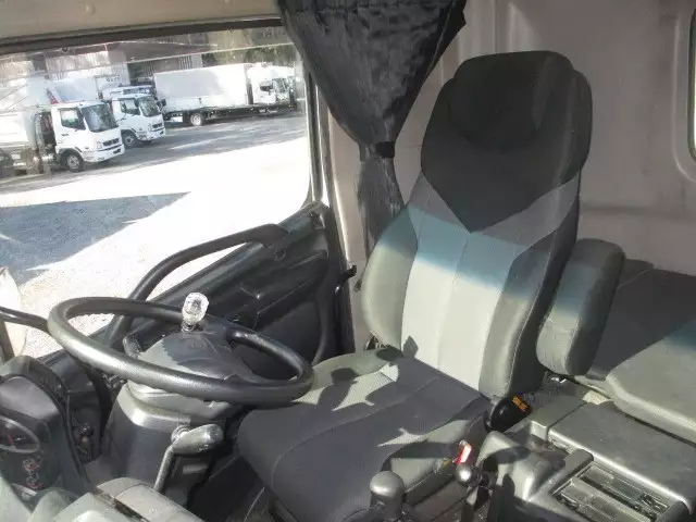 平成26年07月中古大型トラクタヘッド日野プロフィアの画像49