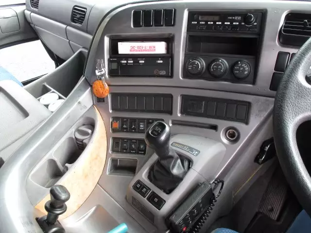 平成22年08月中古大型トラクタヘッド日産UDUDトラックスの画像28