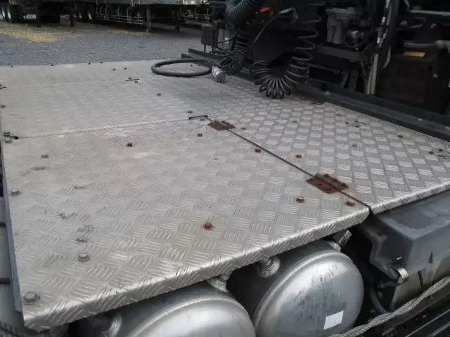 平成22年08月中古大型トラクタヘッド日産UDUDトラックスの画像9