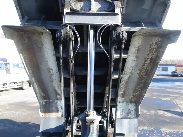 平成25年10月中古大型ダンプ三菱ふそうスーパーグレートの画像36