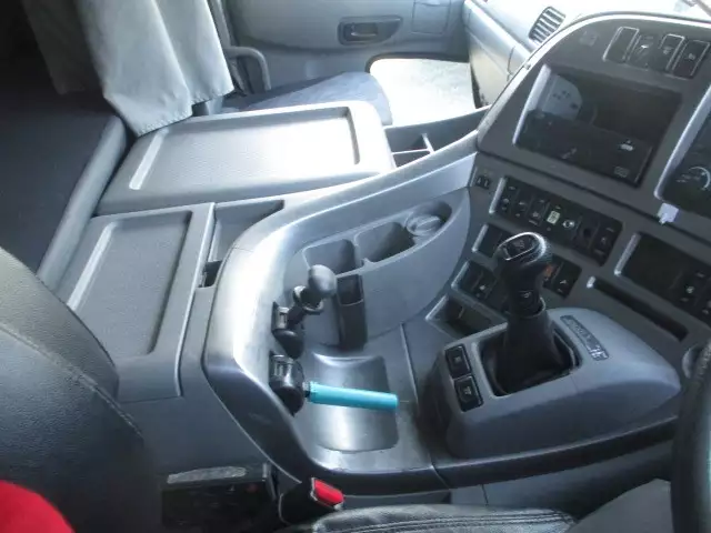 平成25年12月中古大型トラクタヘッド日産UD国産車その他の画像28