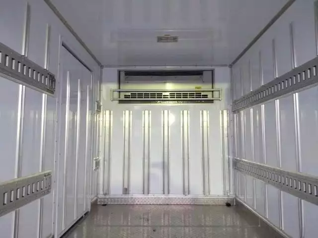 令和02年01月中古小型冷凍バン・ウィングいすゞの画像18