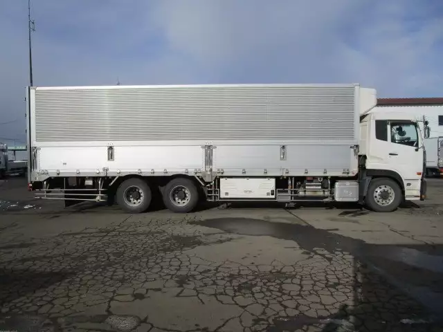 平成28年07月中古大型冷凍バン・ウィング日産UDクオンの画像4