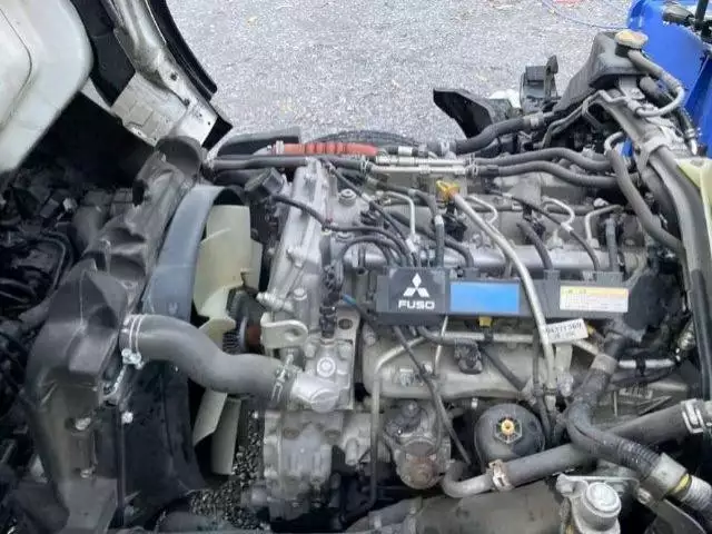 平成27年12月中古小型三菱ふそうキャンターの画像5