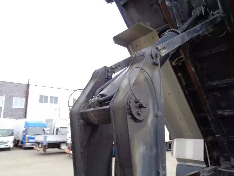 平成25年11月中古大型ダンプ三菱ふそうスーパーグレートの画像17