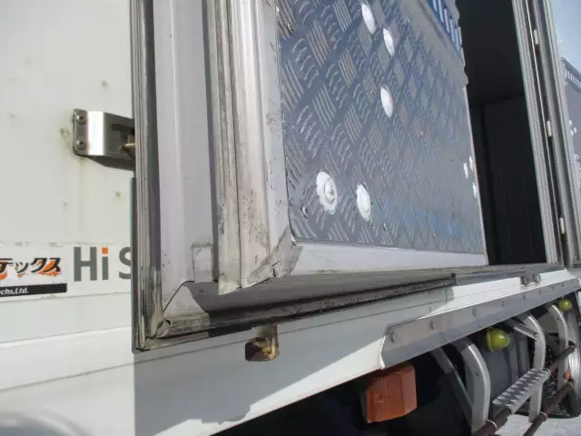 平成28年06月中古中型冷凍バン・ウィング日野レンジャーの画像11