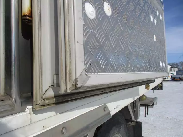 平成28年06月中古中型冷凍バン・ウィング日野レンジャーの画像12